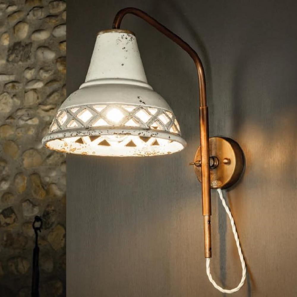 rustikalna lampa mosadz keramika dierovane tienidlo mediteransky vidiecky obyvacka spalna kuchyna nastenne osvetlenie nastenna lampa patinovane antikovane sedliacky dom balaton renovacia lampy.jpg